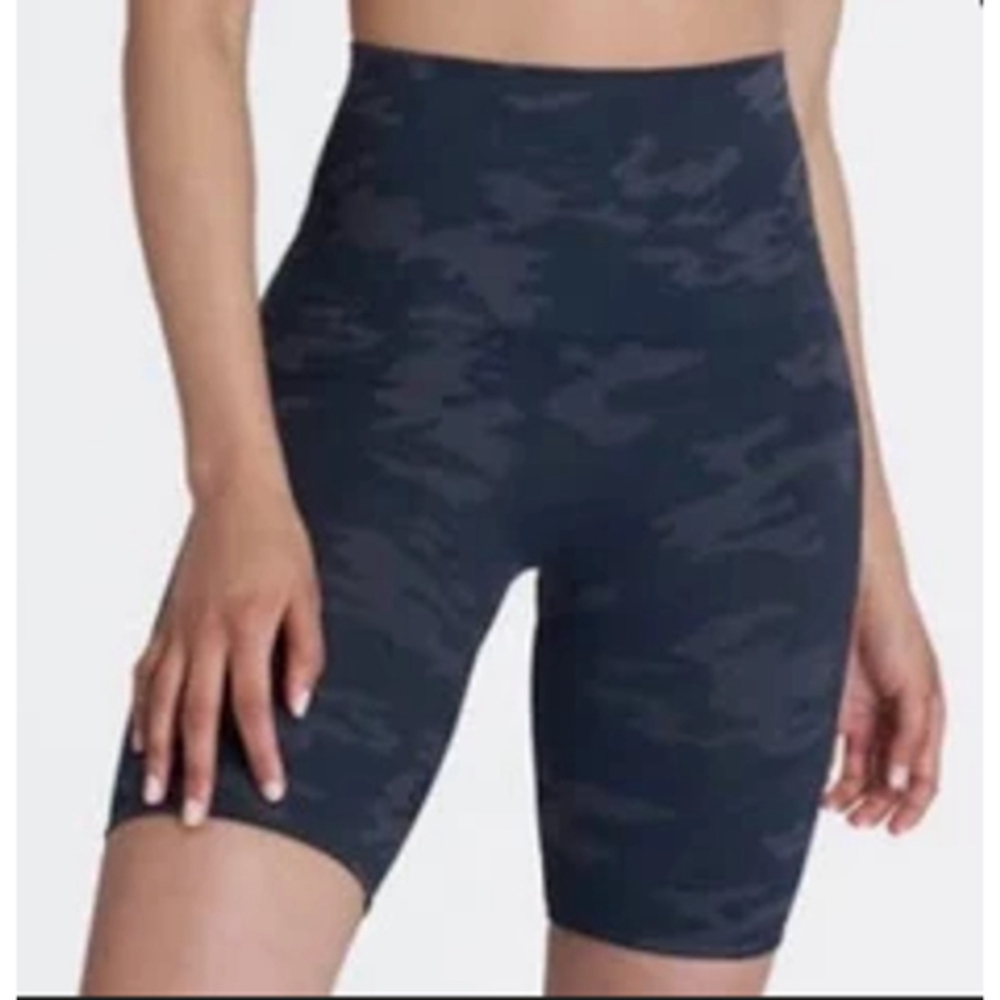 NWT Aerie Black and Gray Camo 8” Bike Short